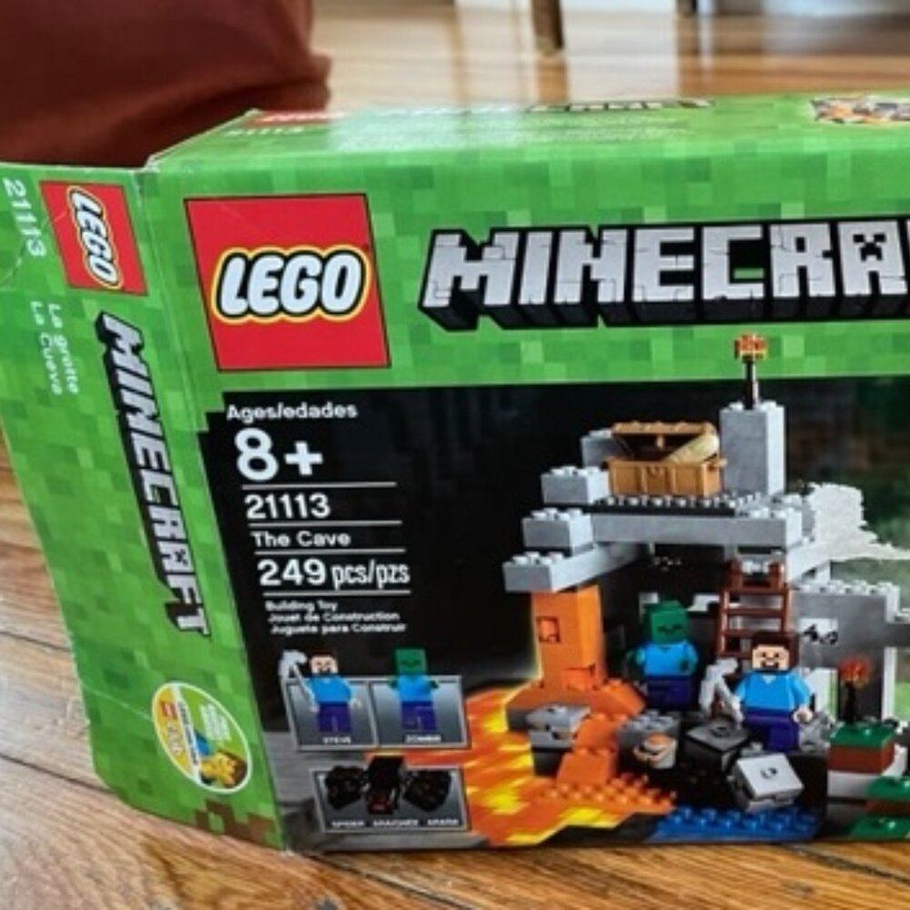 Preowned LEGO 21113 MINECRAFT The Cave (Retired) w/ Box & Manual Complete Set